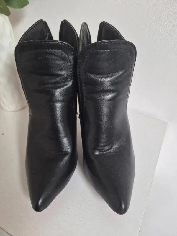 Boots talons noires bout pointu fermeture eclair EU36